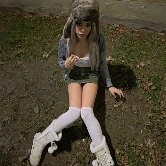 Meet your Posher, Iris - Picture 5 of 8